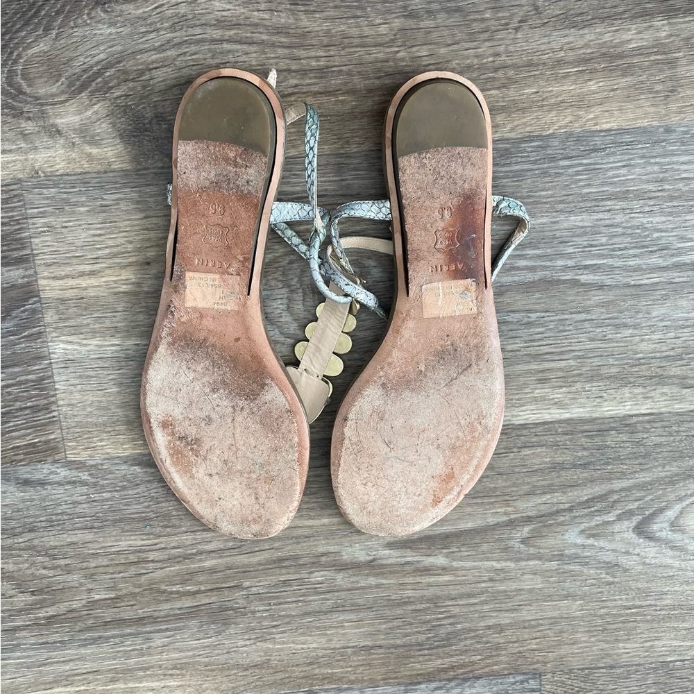 AERIN Leah Sandals 9M Olive Gold Fish Hardware Leather Thong Resort Luxury Boho - Picture 4 of 6